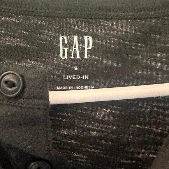 GAP Men's Classic Black Tee - Picture 2 of 2